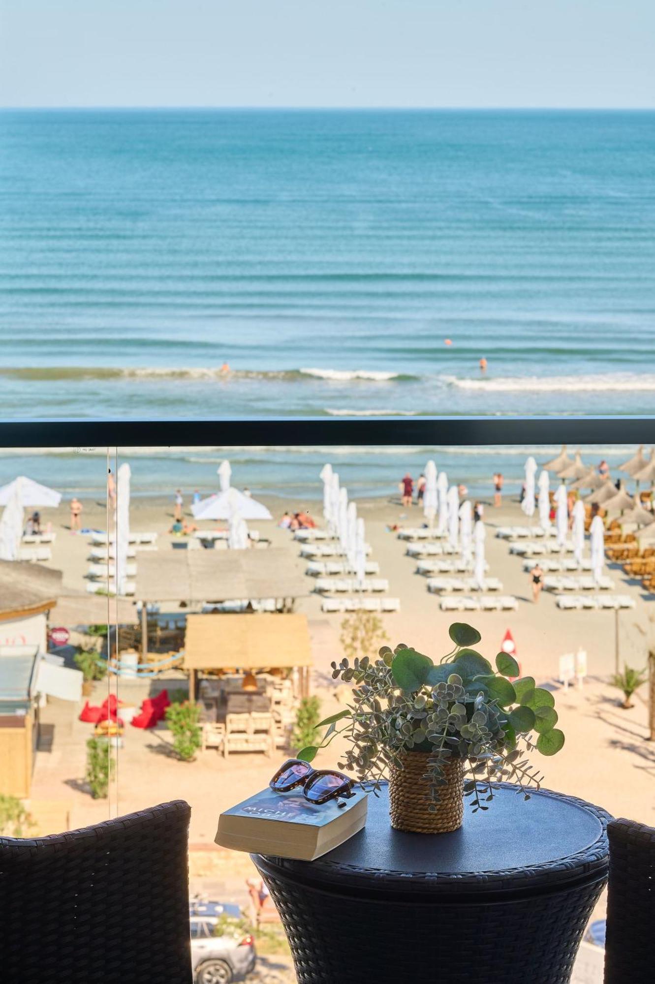 Alma Apartment In Infinity Beach Resort - Parking Mamaia Ngoại thất bức ảnh